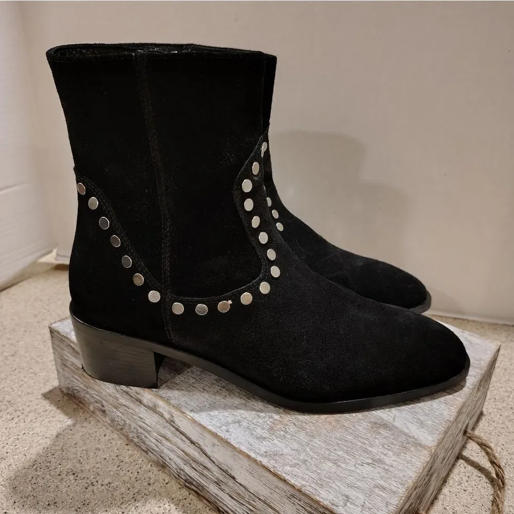 👍 Aquatalia Suede Studded Booties Size 8. A11